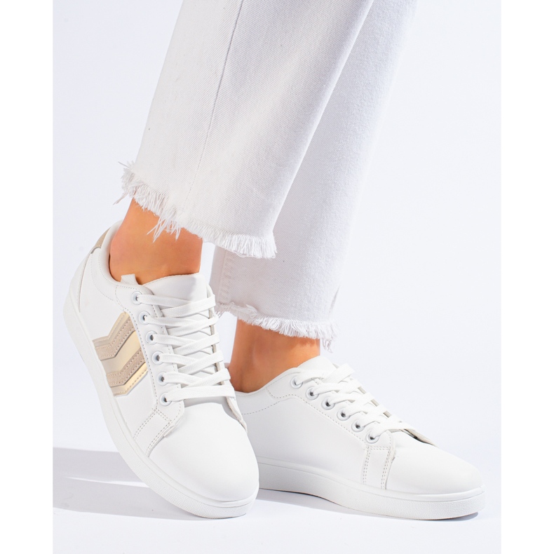 Klasické sportovní boty Shelovet bílé barvy bílý 2