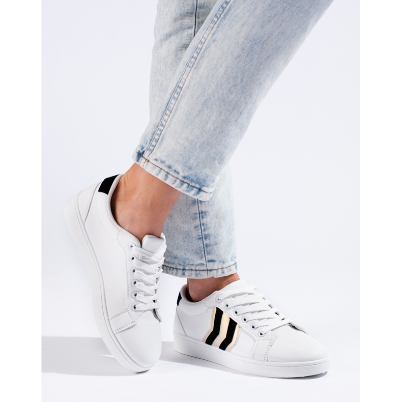 Klasické sportovní boty Shelovet bílé barvy bílý 1