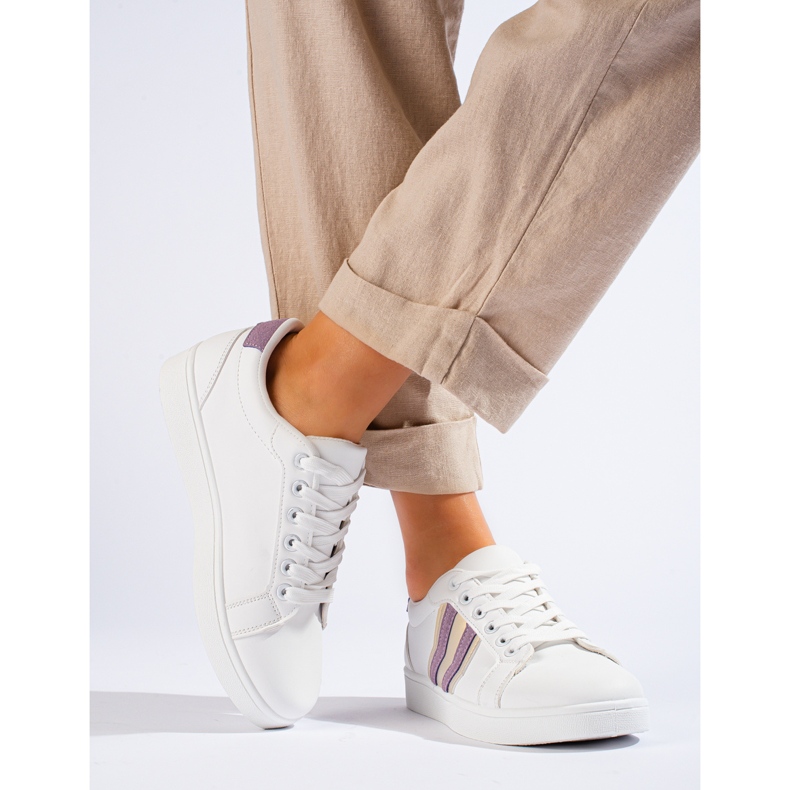 Klasické sportovní boty Shelovet bílé barvy bílý 2