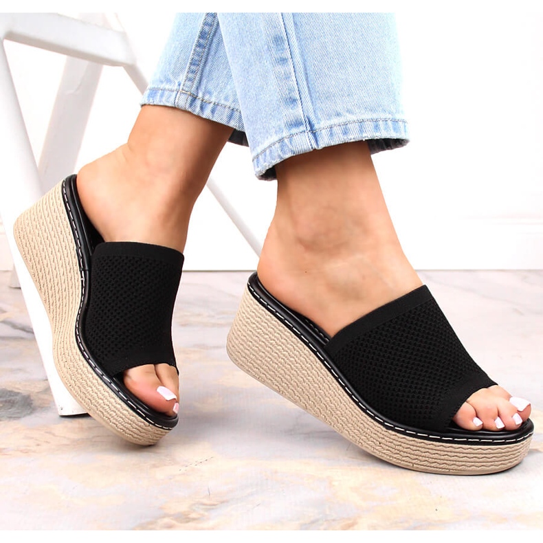 Dámské černé pantofle na klínku T.Sokolski MU100 černá 1