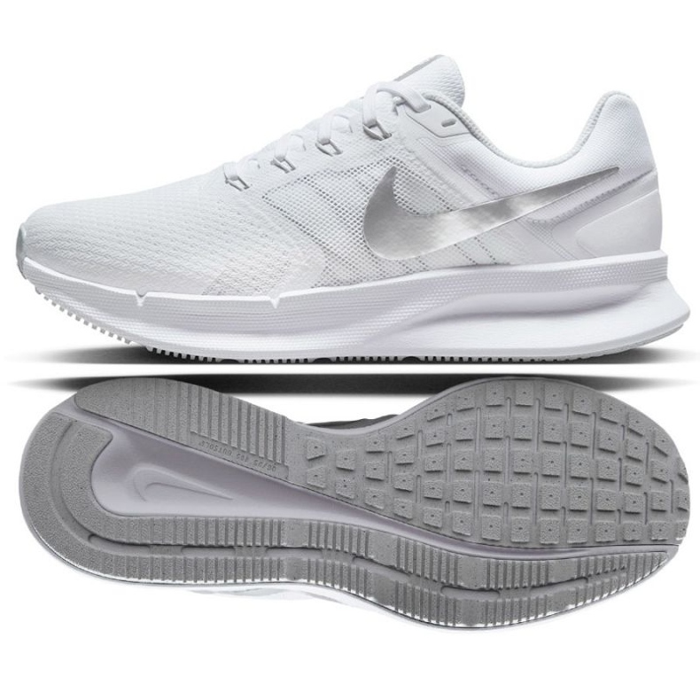Běžecké boty Nike Run Swift 3 W DR2698 101 bílý 1