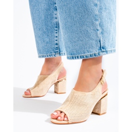 Béžové semišové sandály na vysokém podpatku značky Vinceza béžový 2