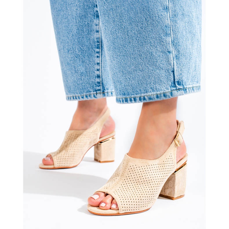 Béžové semišové sandály na vysokém podpatku značky Vinceza béžový 2