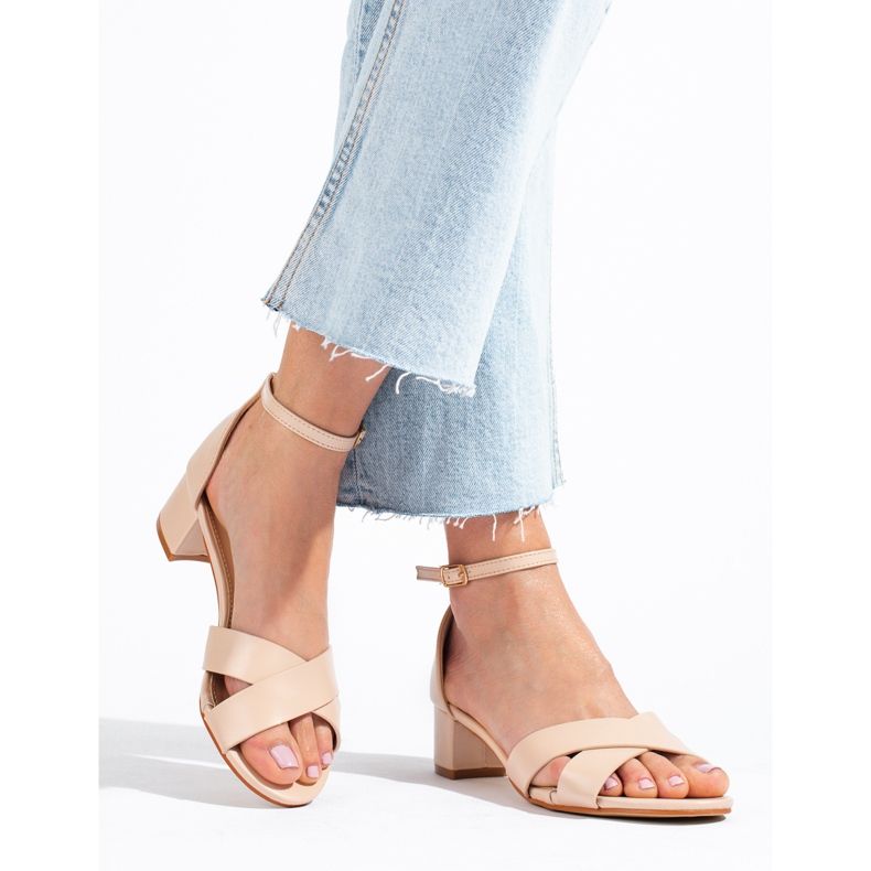 Béžové elegantní sandály na nízkém podpatku značky Shelovet béžový 2