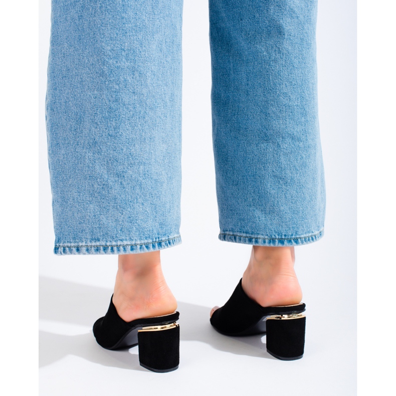 Vinceza Vincez černá se nasouvá na sloupek 1