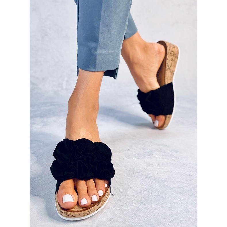 BM Sandály na klínku s květinami od Peluso Black černá 2