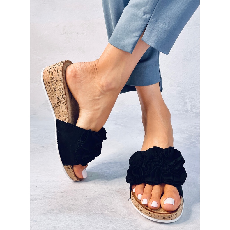 BM Sandály na klínku s květinami od Peluso Black černá 1