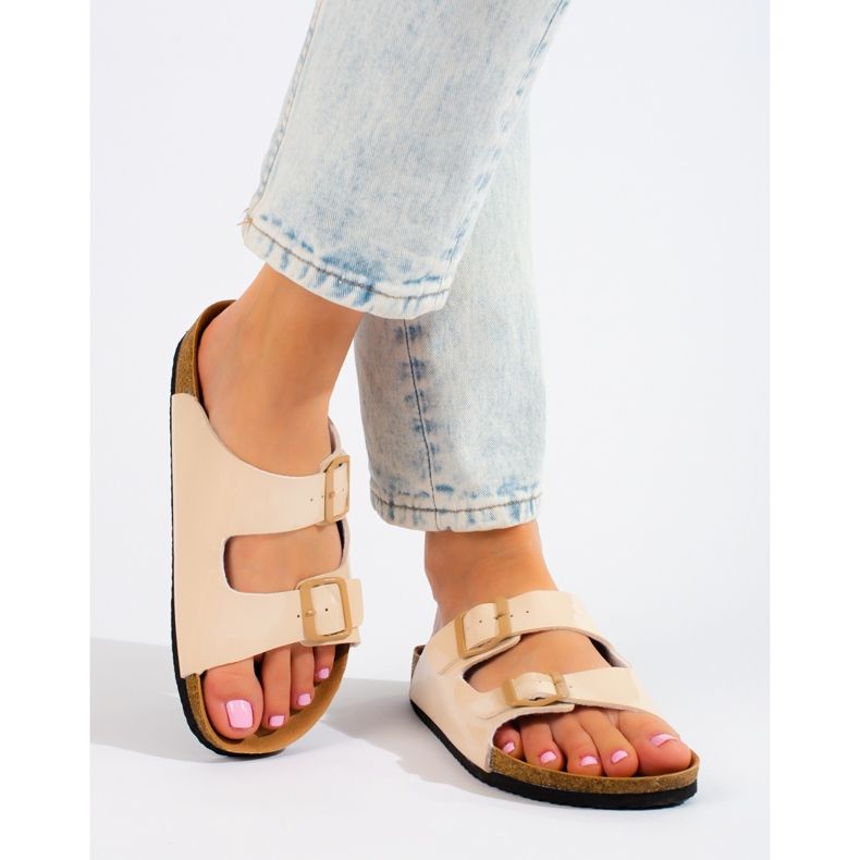 W. Potocki Lakované pantofle Potocki béžový 1