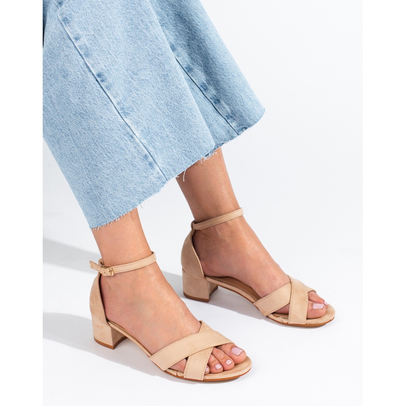 Béžové semišové sandály na nízkém podpatku značky Shelovet béžový 1