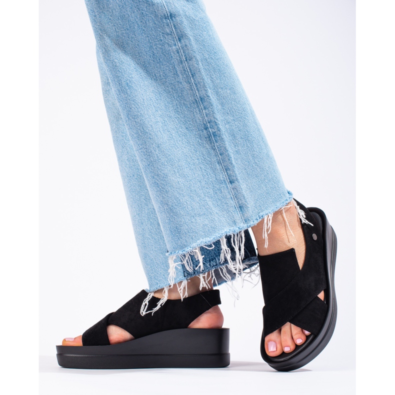 Dámské sandály na klínku Shelovet černé barvy černá 1