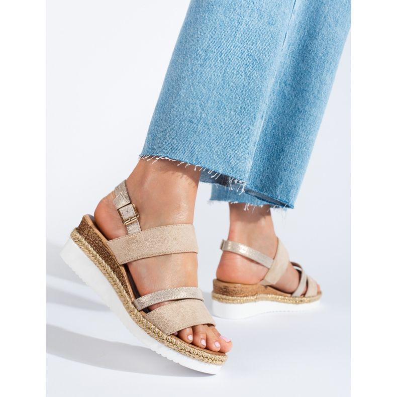 Dámské béžové sandály na klínku Shelovet béžový 1