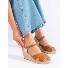 Hnědé dámské espadrilkové sandály na klínku Shelovet hnědý 1